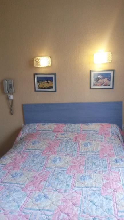 Central Hotel Saint-Priest  Rom bilde