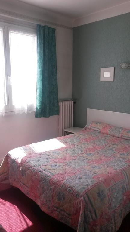 Central Hotel Saint-Priest  Rom bilde